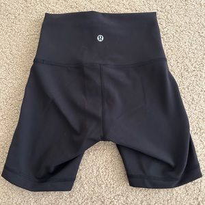 Lululemon size 2 Wunder Train high rise 6” shorts, size 2